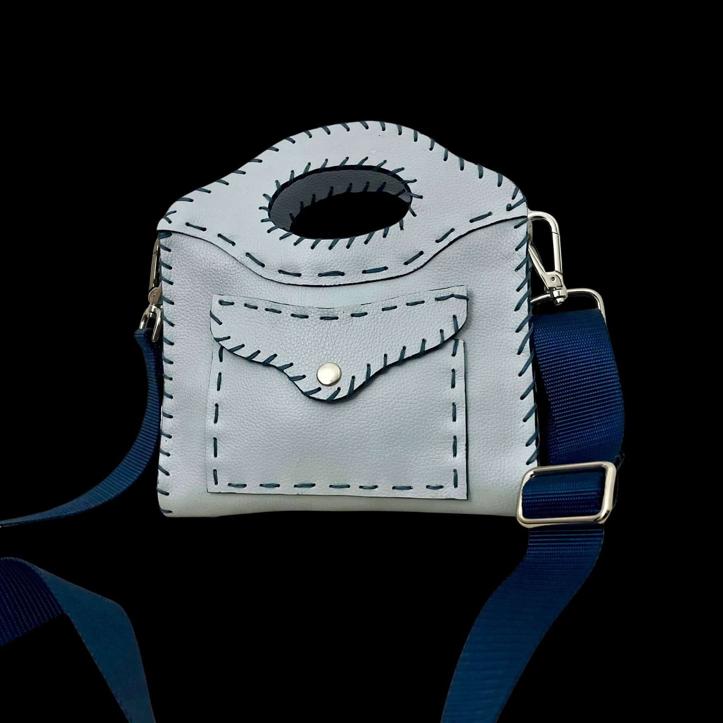 Tracolla Lilly in pelle. Handcrafted bag with shaped handle.