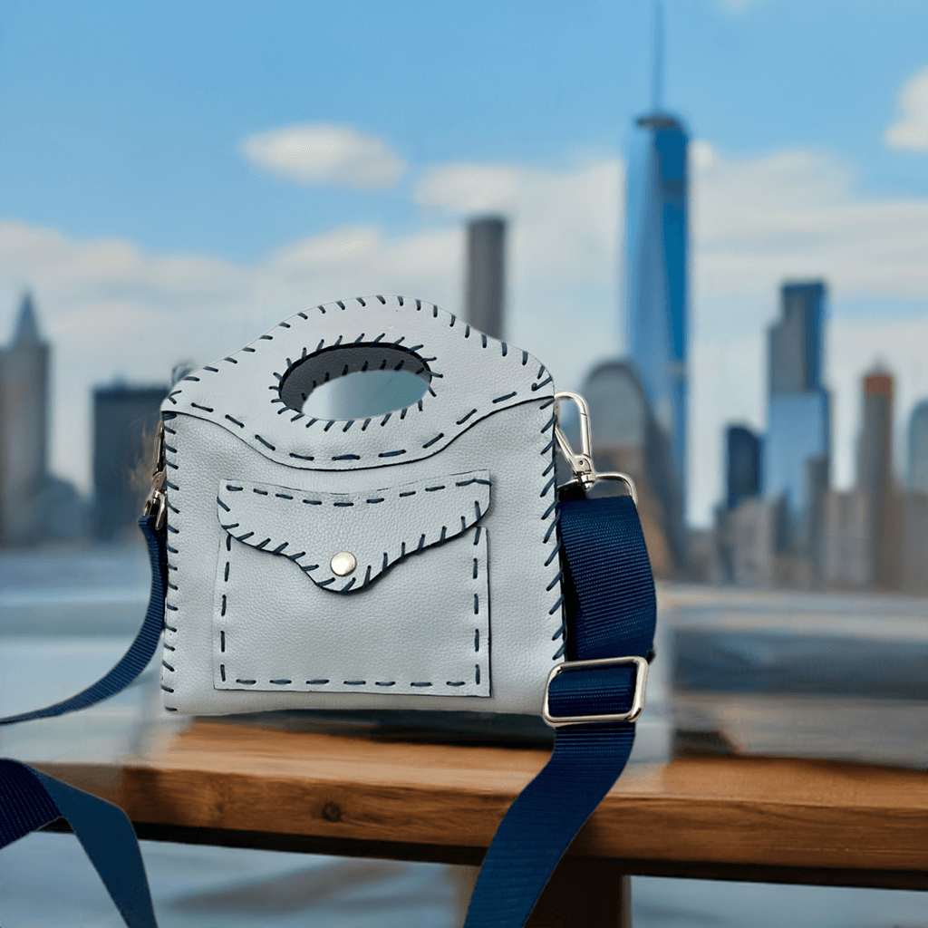 Tracolla Lilly in pelle. Handcrafted bag with shaped handle.