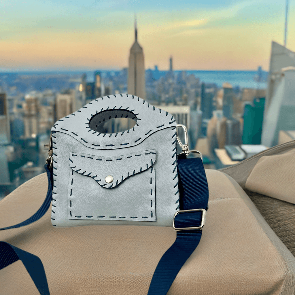 Tracolla Lilly in pelle. Handcrafted bag with shaped handle.