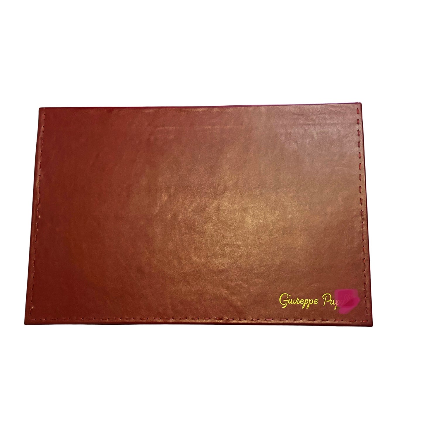 Sottomano in pelle con scomparto e nome personale dipinto a mano.In pelle su base rigida 53x35.Tasca interna.