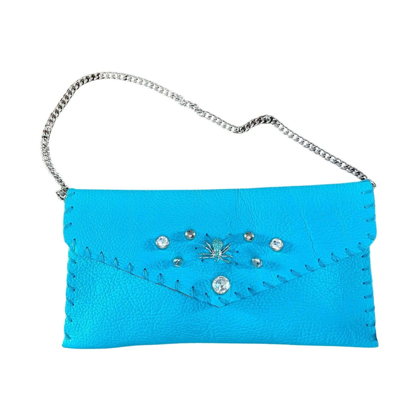 Pochette artigianale in pelle bottalata turchese.