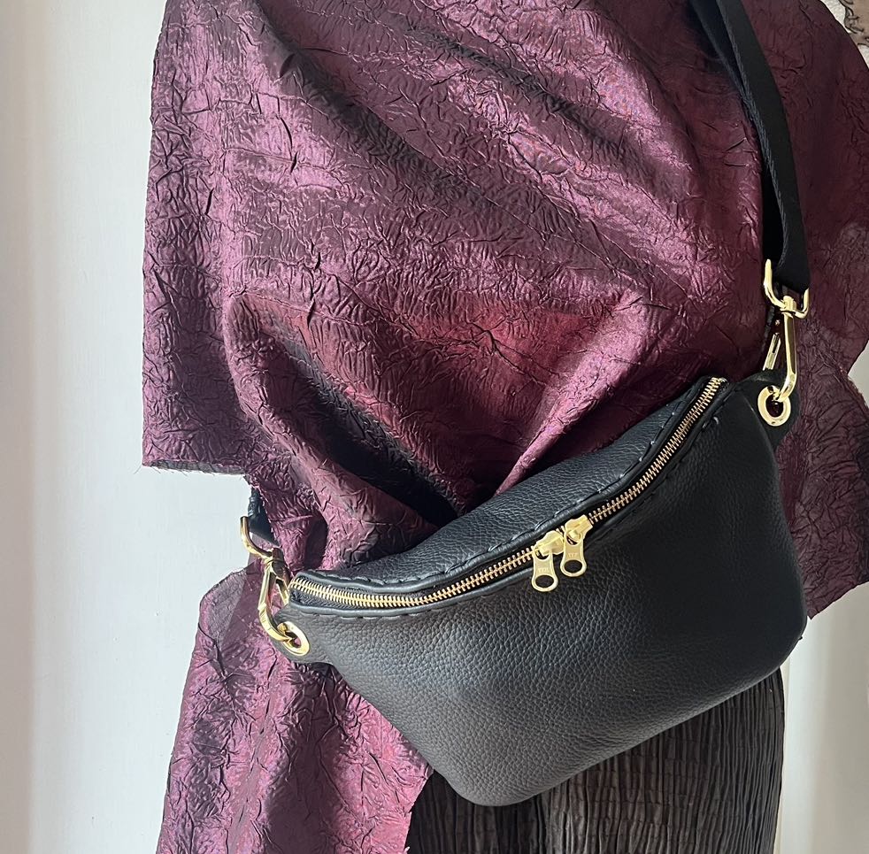 Borsa monospalla pelle nera di Gemelle Toscane, elegante e artigianale, perfetta per ogni occasione