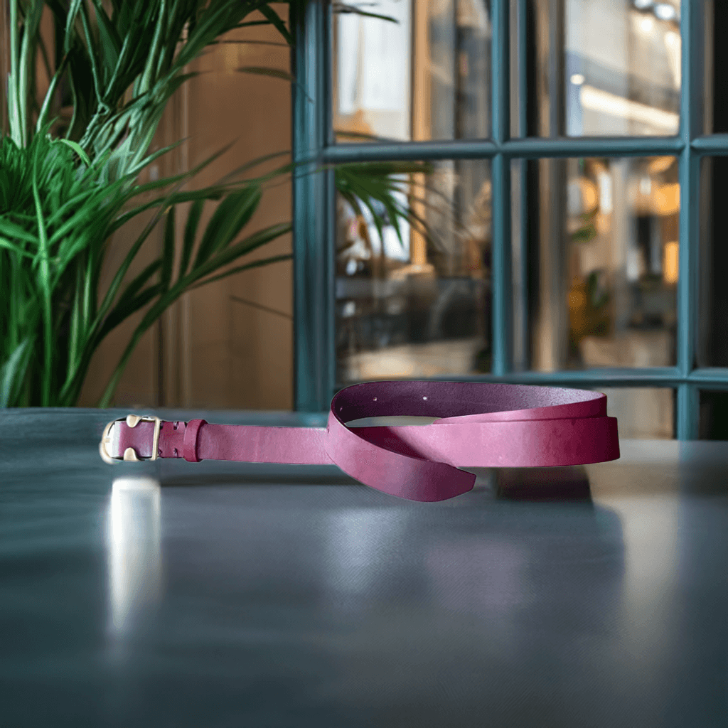 Cintura in cuoio bordeaux di Gemelle Toscane, elegante e artigianale, perfetta per ogni occasione