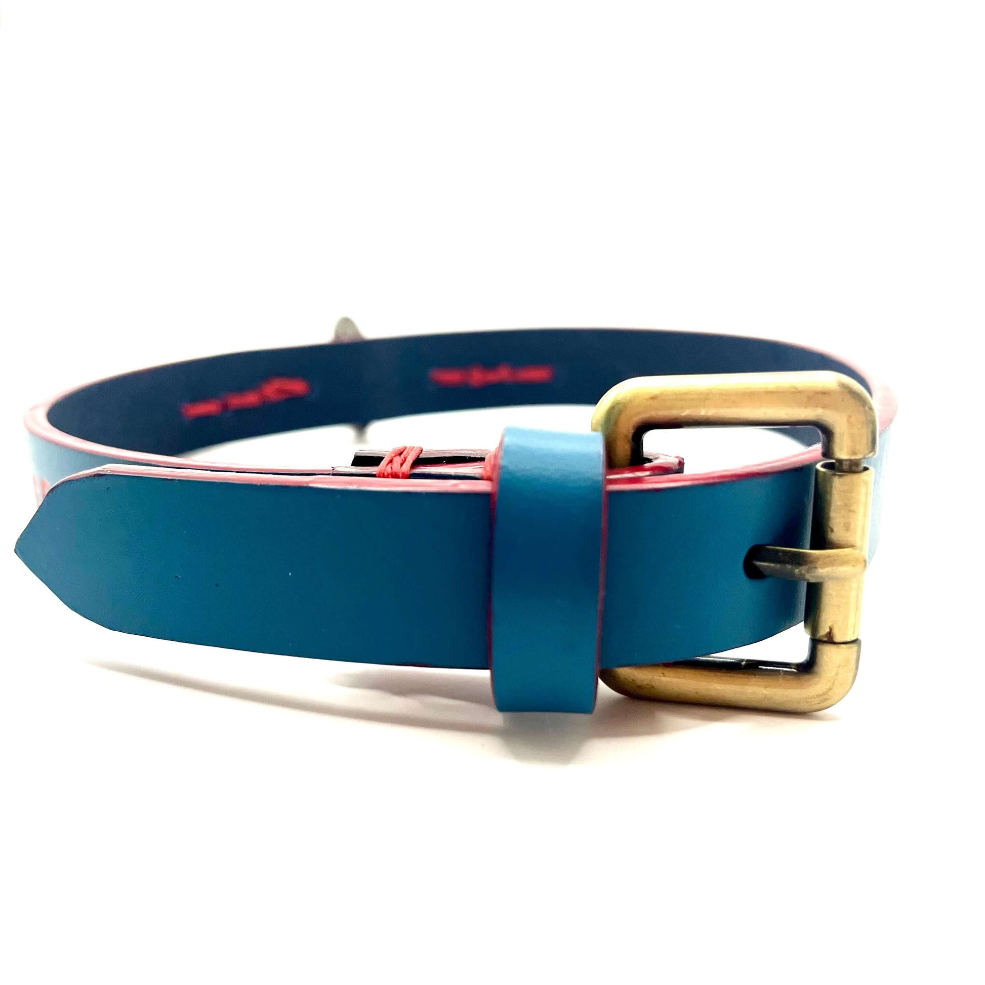 Collare artigianale in cuoio personalizzabile Gemelle Toscane in blu con fibbia dorata