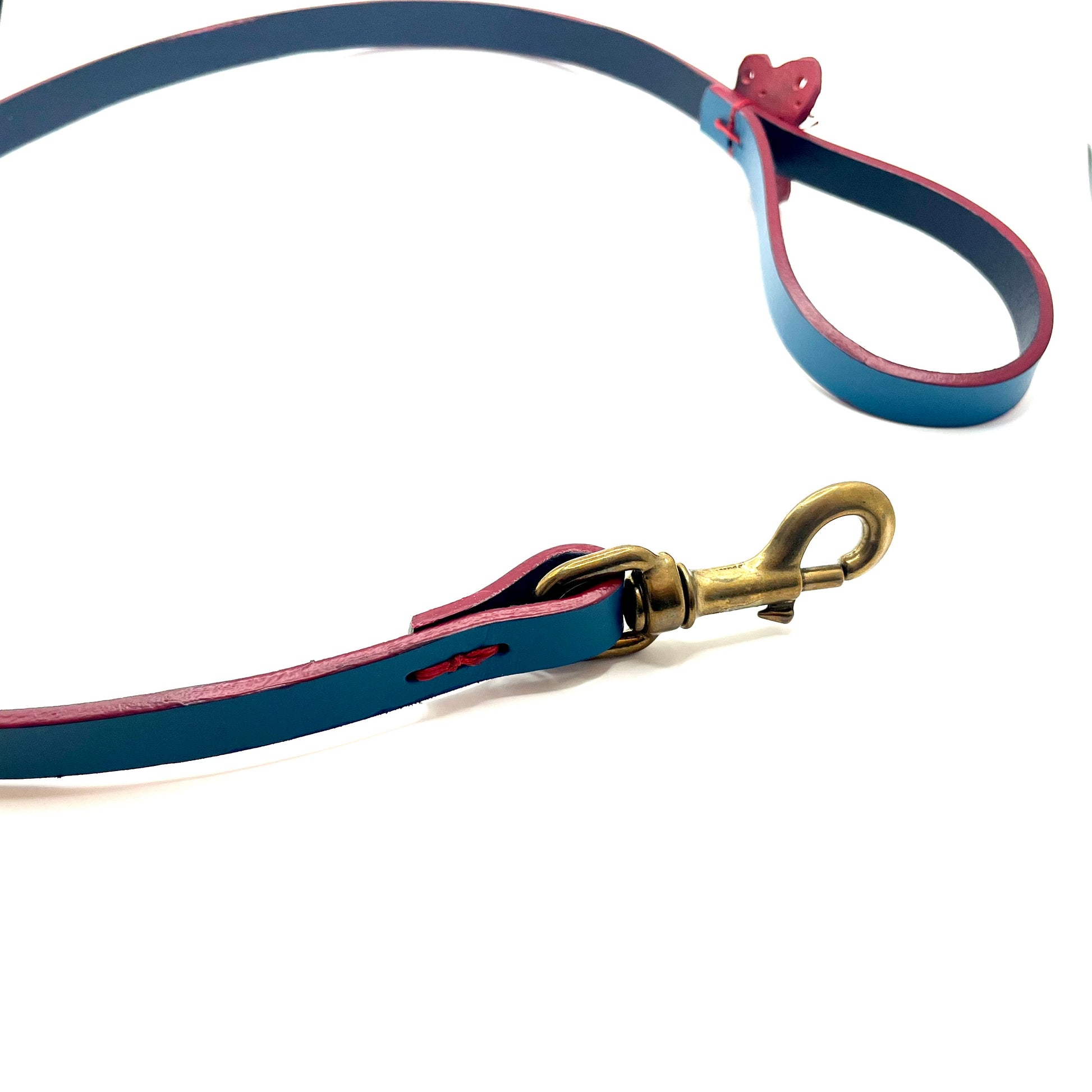 Guinzaglio cuoio fatto a mano di Gemelle Toscane con design elegante e resistente, ideale per passeggiate
