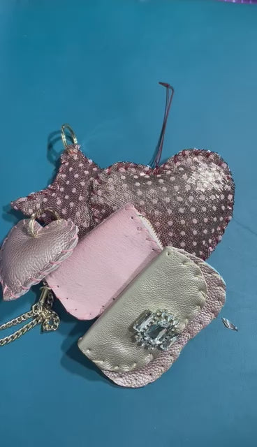 Portamonete artigianale in pelle tipo cavallino rosa